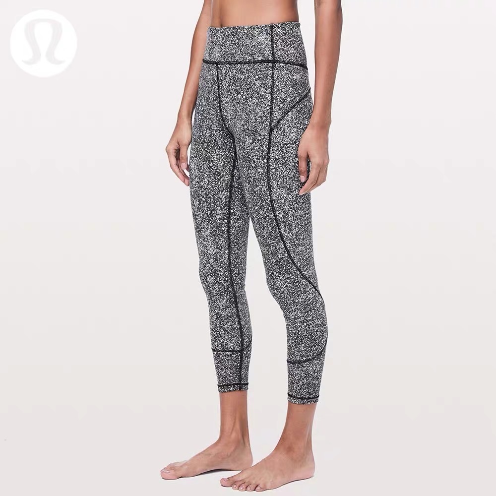 Lululemon In Movement Leggings 25” Size 4
